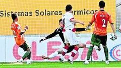 Vallecas disfruta con el fútbol de Rayo y Betis