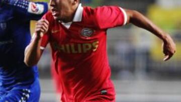 Bakkali trata de zafarse en carrera de un adversario.