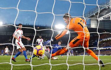Morata rues missed hat-trick chance as Chelsea go second