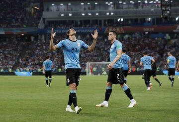 2-1. Cavani celebró el segundo gol.