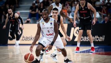 Jonathan Tabu, base de B¨¦lgica, durante el partido del Eurobasket ante Georgia.