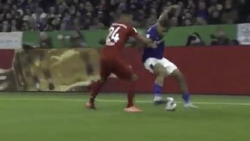 ¡El Bayern lo presionaba con todo... y salió con una rabona!