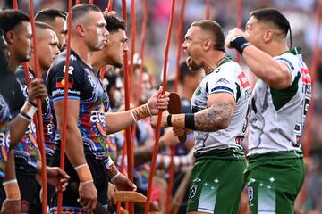 James Fisher-Harris, futbolista de la liga de rugby profesional de Nueva Zelanda que juega en los Penrith Panthers, antes del partido NRL All Stars 2023.
