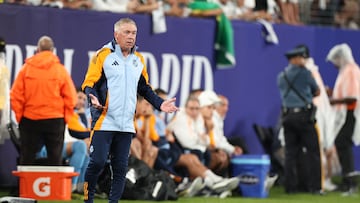 Real Madrid's Italian coach Carlo Ancelotti gestures during the pre-season club friendly football match between Real Madrid and Barcelona at MetLife Stadium in East Rutherford, New Jersey, August 3, 2024. (Photo by Charly TRIBALLEAU / AFP)