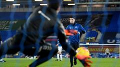 James Rodr&iacute;guez durante el calentamiento antes de un partido con Everton.