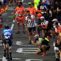 Quejas en el pelotón por las mascarillas de los aficionados