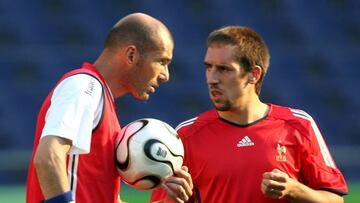 Zinedine Zidane y Ribery en un entrenamiento con la selecci&oacute;n de Francia durante el Mundial 2006.