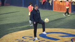 Koeman, durante la inauguraci&oacute;n del campo Johan Cruyff Foundation. 