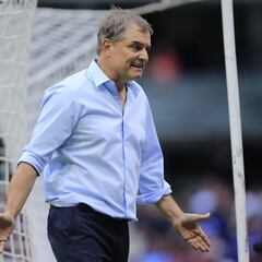 Diego Aguirre, el entrenador 38 que pasa a la historia en Cruz Azul