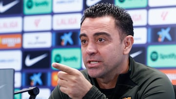 GRAFCAT2727 Sant Joan Despí (BARCELONA) 12/04/2024.- El entrenador del Fc Barcelona, Xavi Hernández, durante la rueda de prensa posterior al entrenamiento del primer equipo en las instalaciones de Sant Joan Despí y previa al partido de jornada 11 de LaLiga EA Sports contra el Cádiz CF. EFE/Quique Garcia
