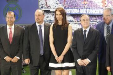 Rafa Benítez estuvo acompañado con su mujer Montse Seara durante su presentación como nuevo entrenador del Real Madrid