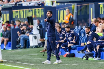 Toni López en el banquillo del Cádiz CF debido a la ausencia de Paco López por sus dos partidos de sanción.