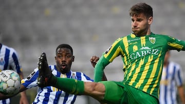 Tondela&#039;s Spanish forward Mario Gonzalez  (R) vies with FC Porto&#039;s Portuguese midfielder Wilson Manafa during the Portuguese League football match between CD Tondela and FC Porto at the Joao Cardoso stadium in Tondela on April 10, 2021. (Photo b