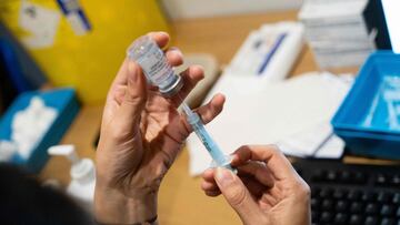 A dose of a Covid-19 vaccine is prepared ahead of being given to a member of the public, inside a vaccination centre set up at Grim&#039;s Dyke Golf Club in north west London on December 26, 2021. - England pressed ahead with its Covid-19 immunisation cam