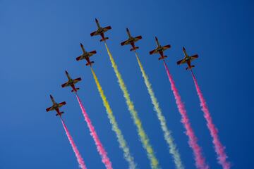 Aviones sobrevuelan un desfile militar en la fiesta nacional de España conocida como "Día de la Hispanidad" en Madrid, España, el jueves 12 de octubre de 2023. España conmemora la llegada de Cristóbal Colón al Nuevo Mundo y también el Día de las Fuerzas Armadas de España. 
Associated Press/LaPresse
Only Italy and Spain