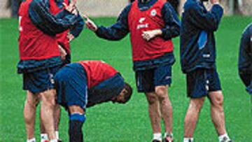 <b>ARSENAL DEPORTIVISTA</b>. Valerón, Makaay, Tristán y Luque bromean durante el entrenamiento de ayer.
