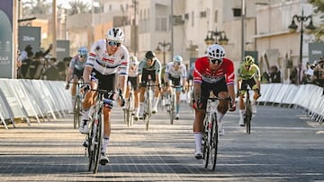 El ciclista del Soudal Quick-Step Tim Merlier se impone a Dylan Groenewegen en la tercera etapa del Tour de AlUla.