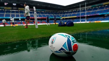 South Africa&#039;s players take part in the Captain&#039;s Run session as it rains at the International Stadium Yokohama in Yokohama on October 25, 2019, ahead of the Japan 2019 Rugby World Cup semi-final match against Wales. (Photo by Odd ANDERSEN / AFP