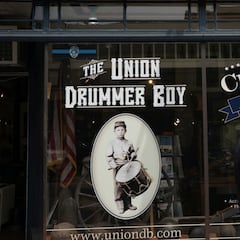 Estados Unidos concluye que las personas vacunadas pueden ir sin mascarilla en exteriores