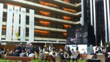 AS presencia el lobby en el Hilton Puerto Madero.