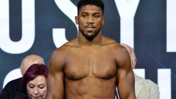 Anthony Joshua en ceremonia de pesaje previo a pelea con Oleksandr Usyk