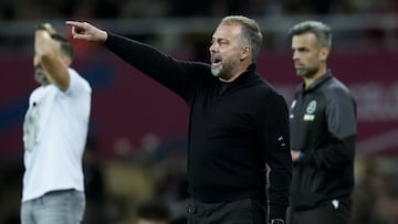 El entrenador del Barcelona Hans-Dieter Flick durante el partido de LaLiga entre el FC Barcelona y el Elche CF, este domingo en el estadio Olímpico Lluis Companys.
