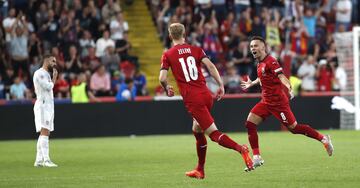 1-0. Jakub Pesek celebra el primer gol.