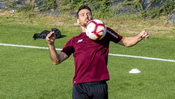 Aduriz, ausente el domingo, vuelve tras la lesión muscular.