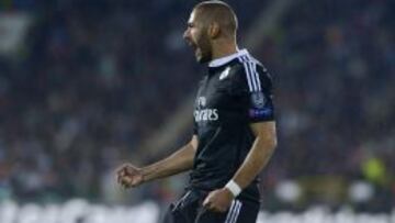 Benzema celebra el gol de la victoria.