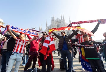 Un buen número de aficionados ha viajado a Milán para acompañar al equipo en la ida de los octavos de final de la Champions League ante el Inter. 