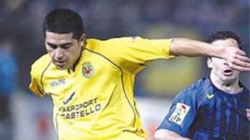 <b>A DOS BANDAS. </b>El Barcelona está dispuesto a vender a Juan Román Riquelme, pero quiere que Albert Luque llegue al Camp Nou como contraprestación. La operación se perfilará estos días en Londres y puede ser uno de los intercambios importantes de la próxima Liga.