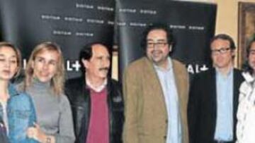 <b>UN EQUIPO GANADOR. </b>Antoñete, Molés, Santamaría, Roig y Muñoz, con profesionales de Digital +