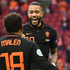 Depay ruge, Wijnaldum se desata y Pandev se lleva la ovación