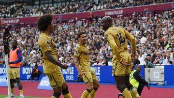 Soccer Football - Premier League - West Ham United v Crystal Palace - London Stadium, London, Britain - September 20, 2025 Crystal Palace's Jean-Philippe Mateta celebrates scoring their first goal with Crystal Palace's Yeremy Pino and Crystal Palace's Chris Richards REUTERS/Jaimi Joy EDITORIAL USE ONLY. NO USE WITH UNAUTHORIZED AUDIO, VIDEO, DATA, FIXTURE LISTS, CLUB/LEAGUE LOGOS OR 'LIVE' SERVICES. ONLINE IN-MATCH USE LIMITED TO 120 IMAGES, NO VIDEO EMULATION. NO USE IN BETTING, GAMES OR SINGLE CLUB/LEAGUE/PLAYER PUBLICATIONS. PLEASE CONTACT YOUR ACCOUNT REPRESENTATIVE FOR FURTHER DETAILS..