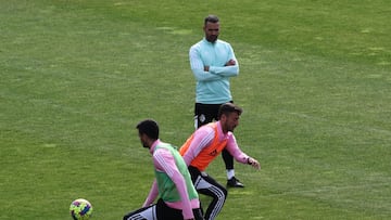 Juanfran debuta con una breve sesi¨®n de recuperaci¨®n