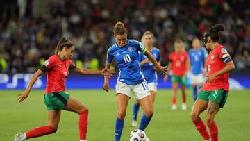 Soccer Football - UEFA Women's Euro 2025 - Group B - Portugal v Italy - Stade de Geneve, Geneva, Switzerland - July 7, 2025 Portugal's Diana Gomes in action with Italy's Cristiana Girelli REUTERS/Denis Balibouse
