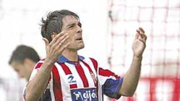 <b>Goledor</b>. Ismael logró el primer tanto de los asturianos.