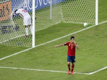 David Villa celebra el séptimo gol, el tercero de su cuenta personal.