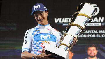 Winner Anacona con el trofeo de la Vuelta a San Juan 2019.