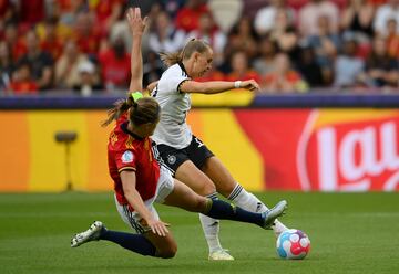 1-0. Klara Bühl celebra el primer gol.