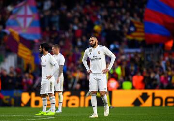 Real Madrid players react to Barcelona's second goal during the Spanish league football match between FC Barcelona and Real Madrid CF at the Camp Nou stadium in Barcelona on October 28, 2018.