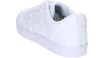 Adidas VS Pace 2.0 para hombre en color blanco disponible en Amazon.