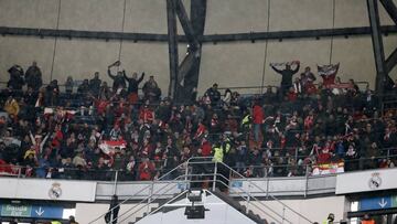 Imagen de archivo de aficionados del Sevilla en el Bernab&eacute;u en el partido de Liga de la temporada 2018-2019.
 