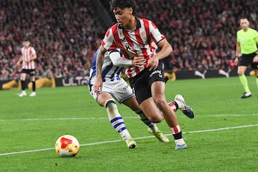 En el añadido, Oyarzabal tira de oficio agarrando a Selton para evitar un contraataque justo antes de la última oportunidad rojiblanca.