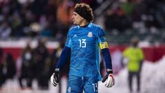 Guillermo Ochoa, se&ntilde;alado por la afici&oacute;n tras derrota con Canad&aacute;