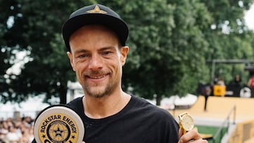 Chris Joslin con el trofeo del Rockstar Energy Open 2025 en Portland