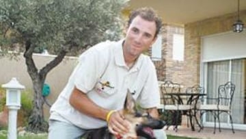 <b>VUELTA A CASA. </b>Valverde llegó a tiempo para ver la etapa desde su domicilio de Montepinar (Murcia).