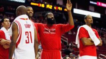 Triple-doble de James Harden y Houston contra Dallas