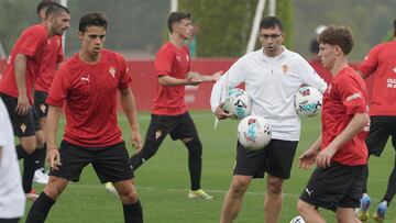 23/07/2025 SPORTING ENTRENAMIENTO 2ª DIVISION
MAREO ENTRENAMIENTO TEMPORADA 2025/26 GARITANO CON UNOS BALONES JUNTO A SUS JUGADORES EN EL ENTRENAMIENTO
FOTO PACO PAREDES