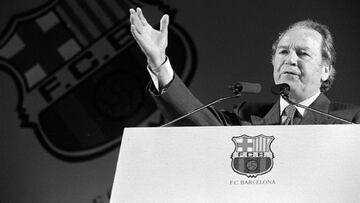 Josep Llu&iacute;s N&uacute;&ntilde;ez, en una asamblea de compromisarios del Barcelona en febrero de 1998.